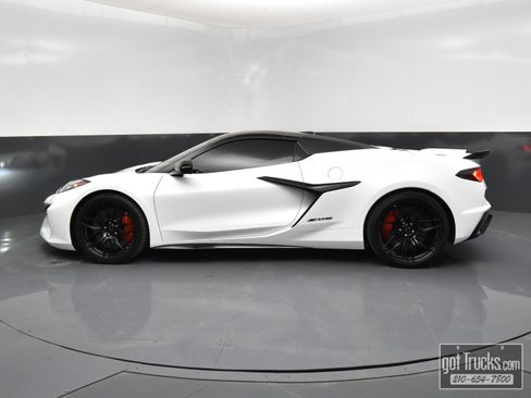 Used 2023 Chevrolet Corvette Z06 image 3