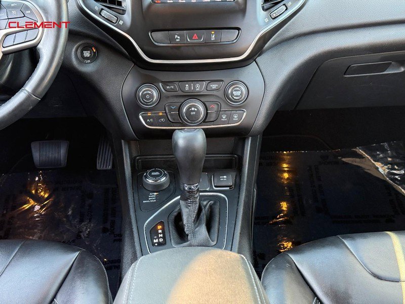 Used 2021 Jeep Cherokee Latitude Plus AWD/4WD image 16