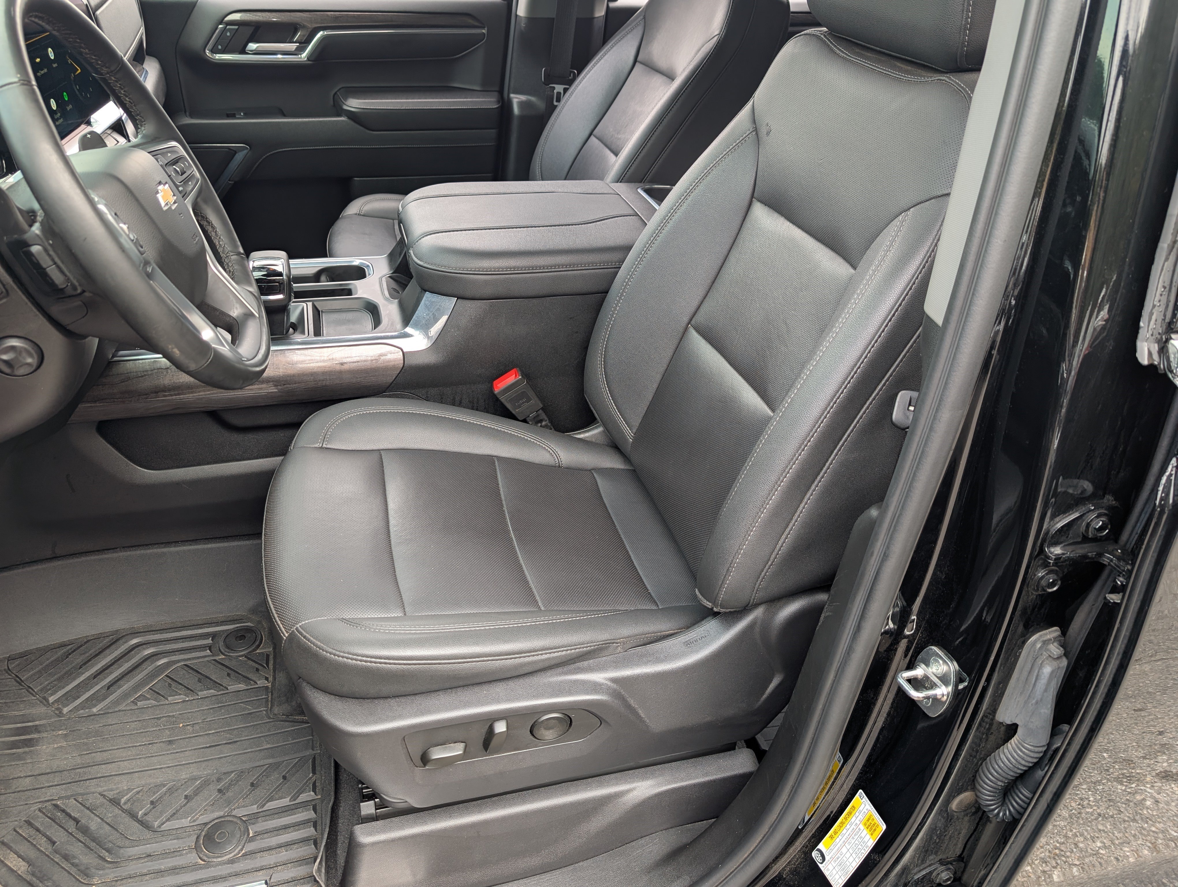 Used 2024 Chevrolet Silverado 1500 LTZ AWD/4WD image 16