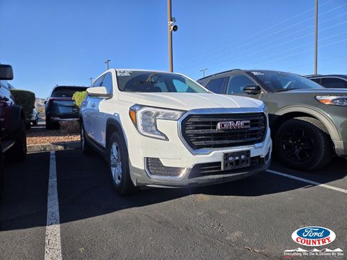 Used 2024 GMC Terrain SLE image 1