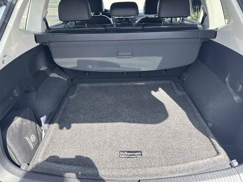 Used 2022 Volkswagen Tiguan SE AWD/4WD image 17