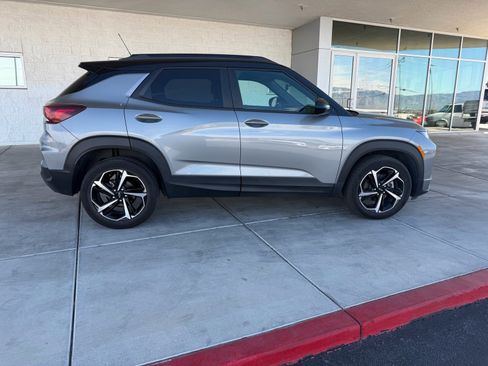 Used 2023 Chevrolet TrailBlazer RS image 2