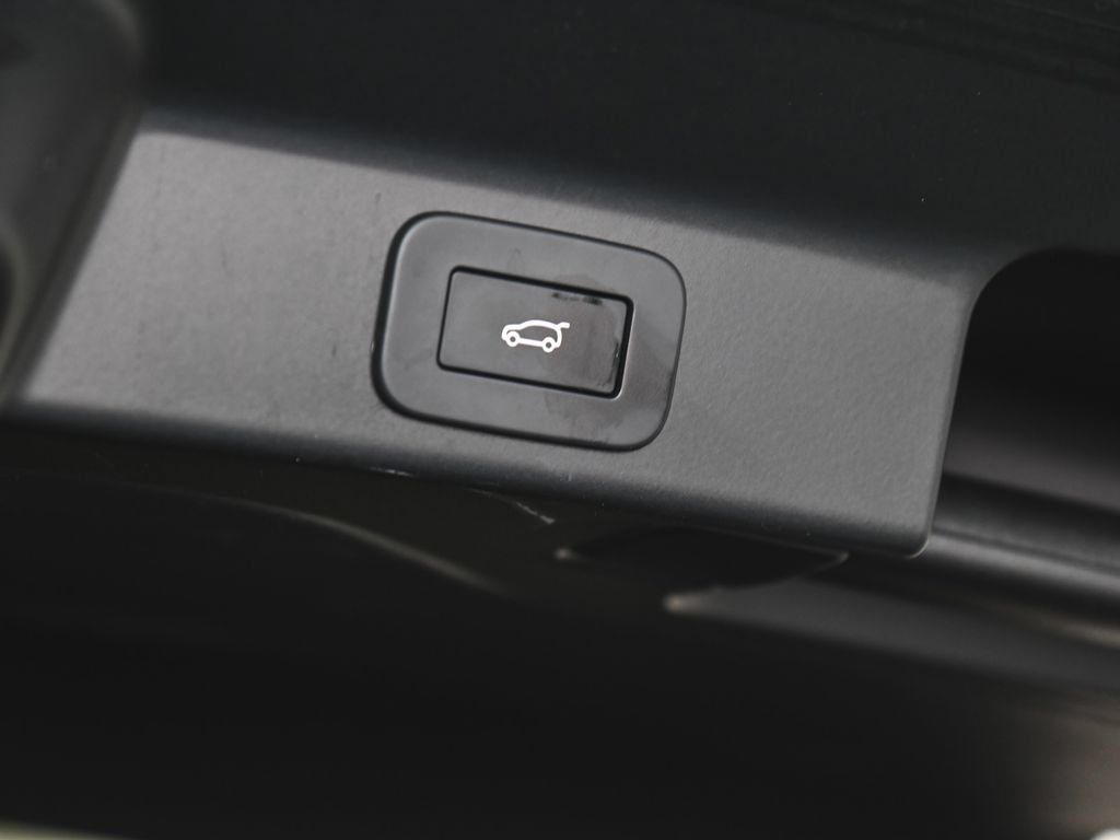 Used 2023 Jaguar F-PACE S AWD/4WD image 44