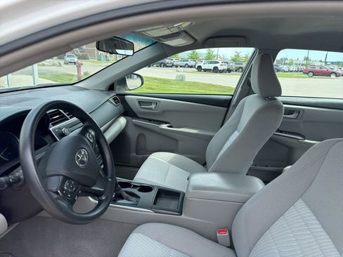Used 2017 Toyota Camry FWD image 12