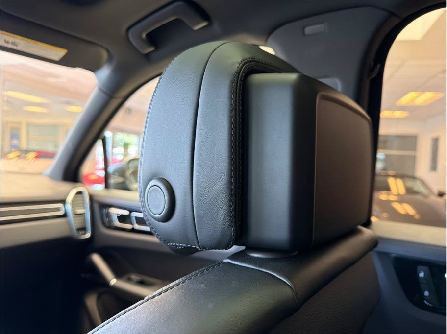 Used 2023 Porsche Cayenne AWD/4WD image 34