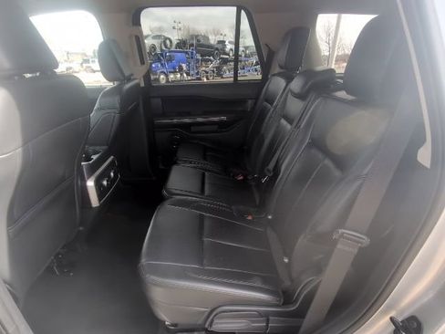 Used 2024 Ford Expedition XLT image 28