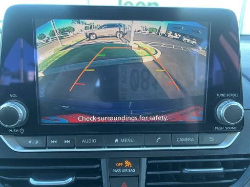 Used 2025 Nissan Altima 2.5 SV FWD image 17