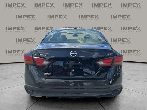 Used 2024 Nissan Altima 2.5 SV image 4