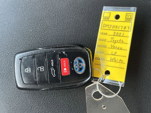 Used 2021 Toyota Venza LE image 35