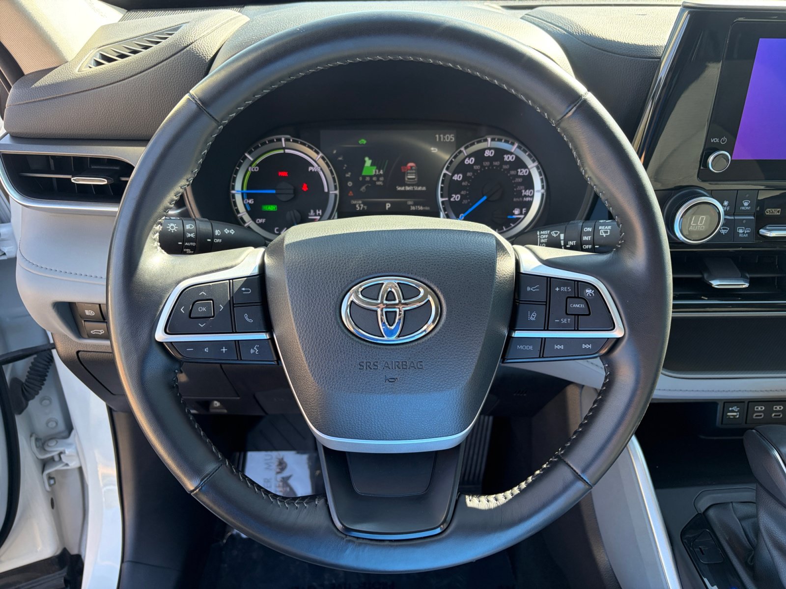 Used 2023 Toyota Highlander LE AWD/4WD image 12