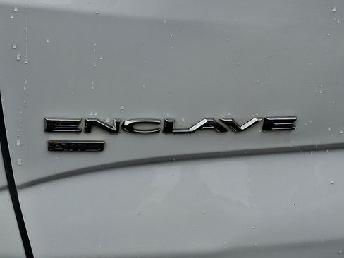 Used 2024 Buick Enclave Premium image 17