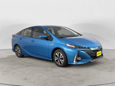 Used 2017 Toyota Prius Prime Advanced FWD image 3