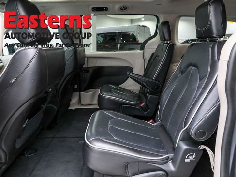 Used 2023 Chrysler Pacifica Limited image 22