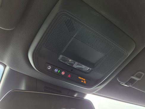 Used 2025 Chevrolet Equinox EV RS FWD image 36