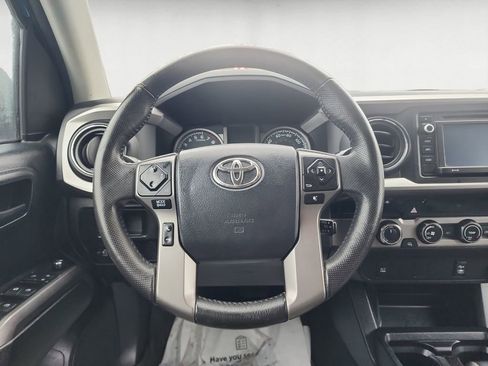 Used 2017 Toyota Tacoma SR5 w/ Tow Package AWD/4WD image 12