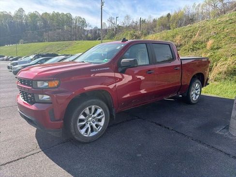 Used 2020 Chevrolet Silverado 1500 Custom w/ Custom Value Package image 3