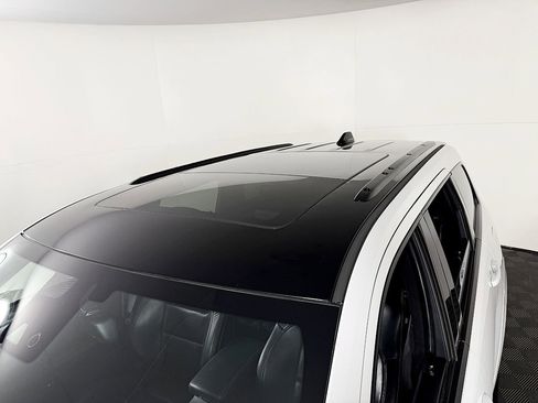 Used 2016 Jeep Grand Cherokee SRT image 14