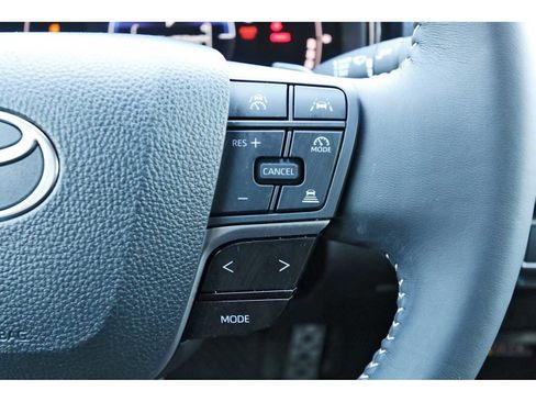 Used 2025 Toyota Camry SE image 16