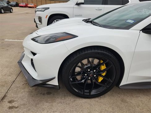 Used 2025 Chevrolet Corvette Z06 RWD image 7