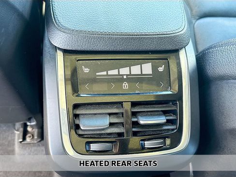 Used 2022 Volvo XC90 T6 Momentum w/ Climate Package image 7