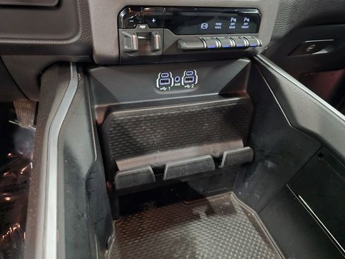 Used 2024 RAM 2500 Big Horn w/ Off Road Package AWD/4WD image 29