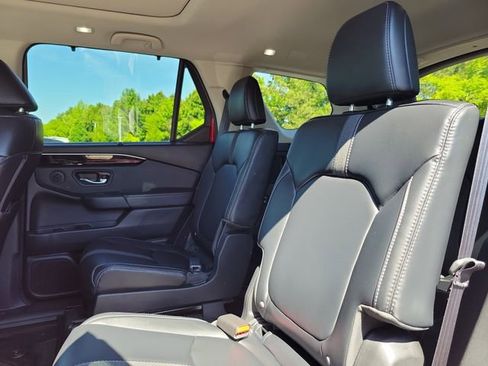 Certified 2025 Honda Pilot Touring image 9