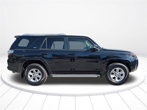 Used 2016 Toyota 4Runner SR5 Premium image 3