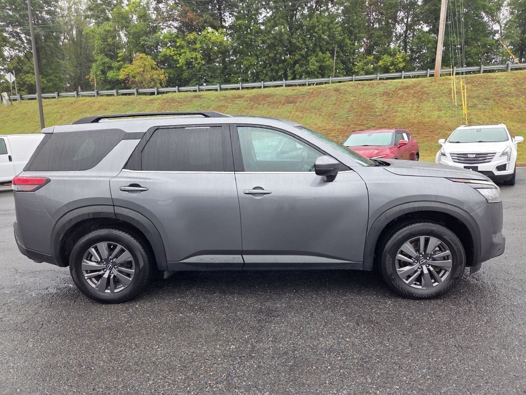 Used 2024 Nissan Pathfinder SV AWD/4WD image 2