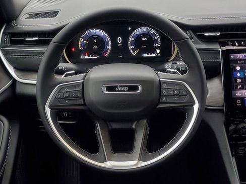 New 2025 Jeep Grand Cherokee Limited image 18