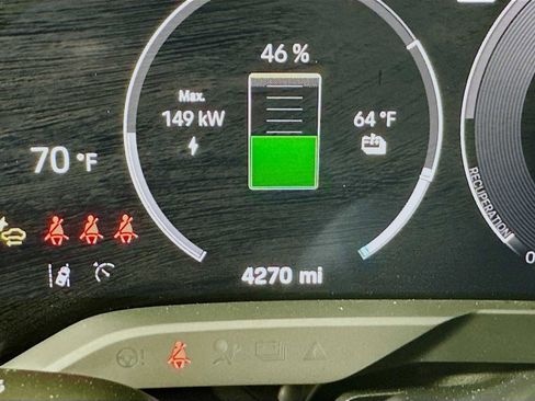 Used 2025 Porsche Taycan image 13