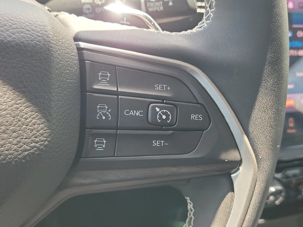 Used 2023 Jeep Grand Cherokee Limited w/ Luxury Tech Group II RWD image 10
