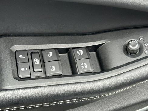 Used 2022 Jeep Grand Cherokee Altitude image 17