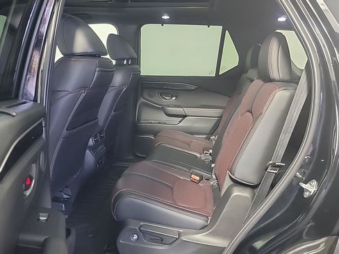 Certified 2025 Honda Pilot Black Edition image 17