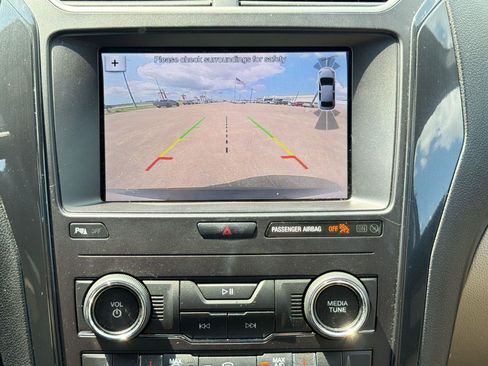 Used 2019 Ford Explorer XLT w/ Equipment Group 202A FWD image 12