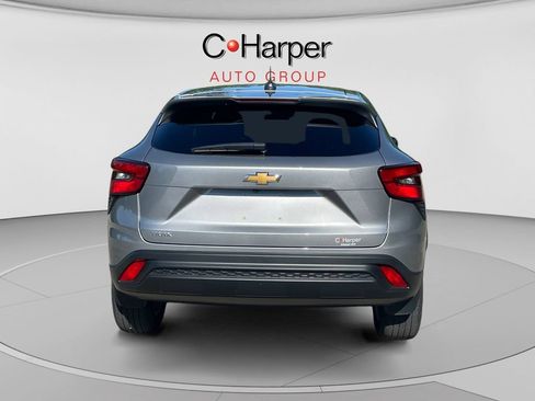 Used 2024 Chevrolet Trax LS w/ LS Convenience Package FWD image 4