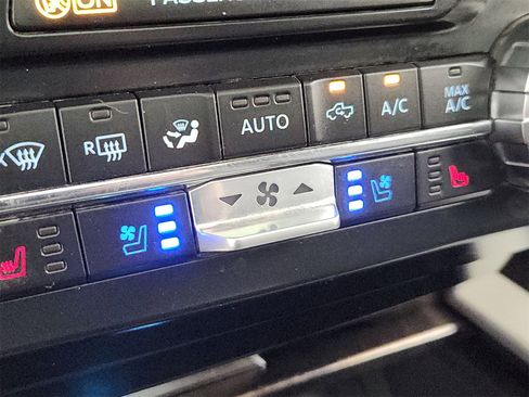 Used 2022 Ford F250 Lariat w/ Tremor Off-Road Package image 9