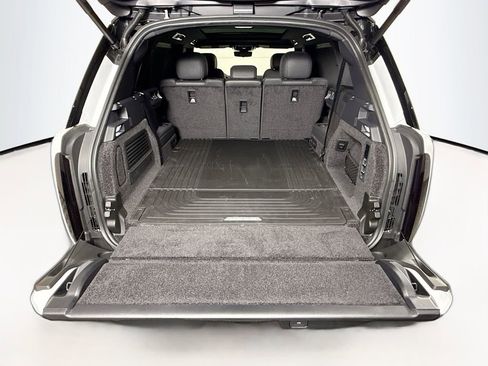 New 2026 Land Rover Range Rover Long Wheelbase SE image 27