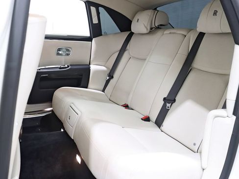 Used 2016 Rolls-Royce Ghost RWD image 32