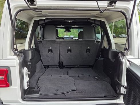 Used 2025 Jeep Wrangler Unlimited Sahara AWD/4WD image 19
