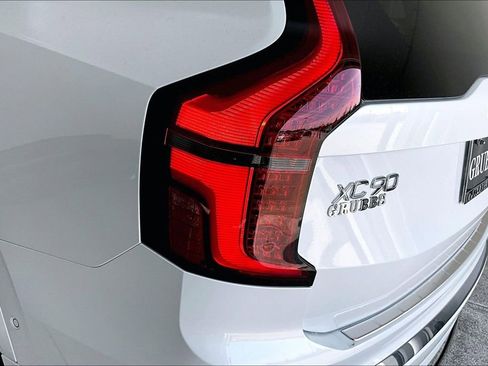 New 2026 Volvo XC90 T8 Ultra w/ Protection Package Premier image 39