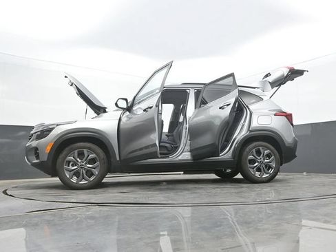 Used 2024 Kia Seltos S AWD/4WD image 66
