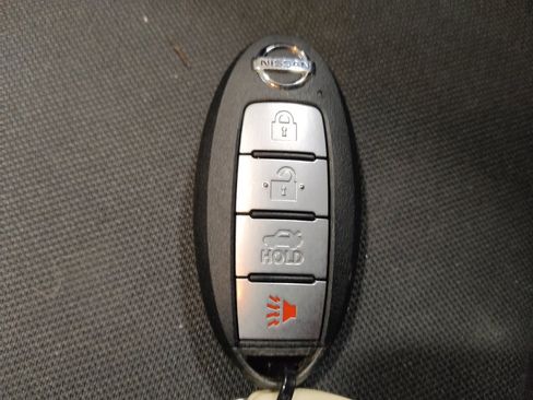 Used 2021 Nissan Versa SV FWD image 32