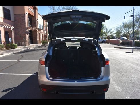 Used 2019 Jaguar F-PACE Premium image 22