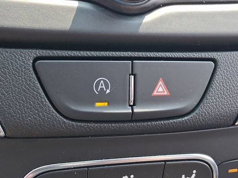 Used 2022 Chevrolet Equinox LT FWD image 28