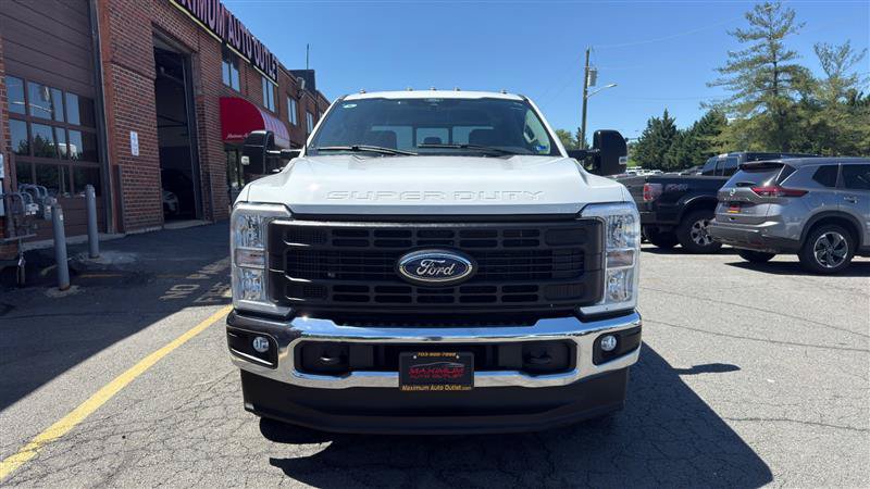 Used 2024 Ford F350 XL AWD/4WD image 2