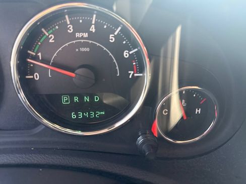 Used 2018 Jeep Wrangler Unlimited Sahara w/ Connectivity Group AWD/4WD image 20