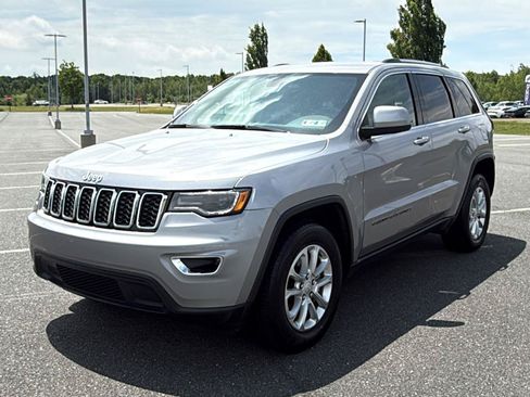 Used 2021 Jeep Grand Cherokee Laredo X AWD/4WD image 14