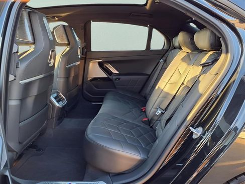 Used 2024 BMW 740i image 12