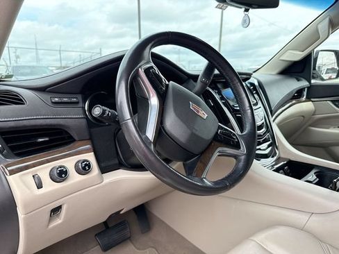 Used 2018 Cadillac Escalade ESV Premium Luxury AWD/4WD image 8