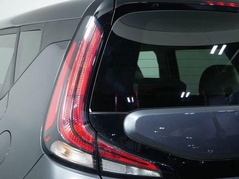 Certified 2025 Kia Soul LX image 11